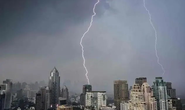 南航广州飞台北航班备降高雄后遇雷电，又备降上海！航司回应