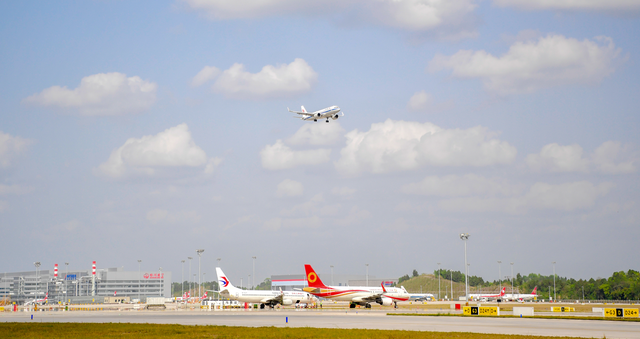 成都天府=新疆塔城首条直飞航线今日开通