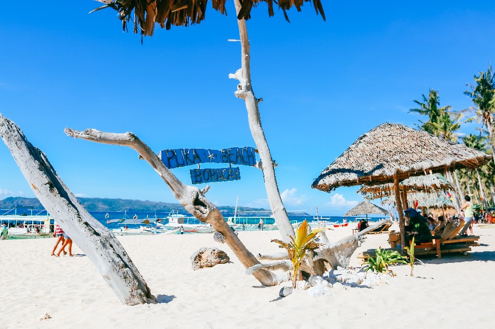 菲律宾民航局欢迎中国包机航班飞往长滩岛