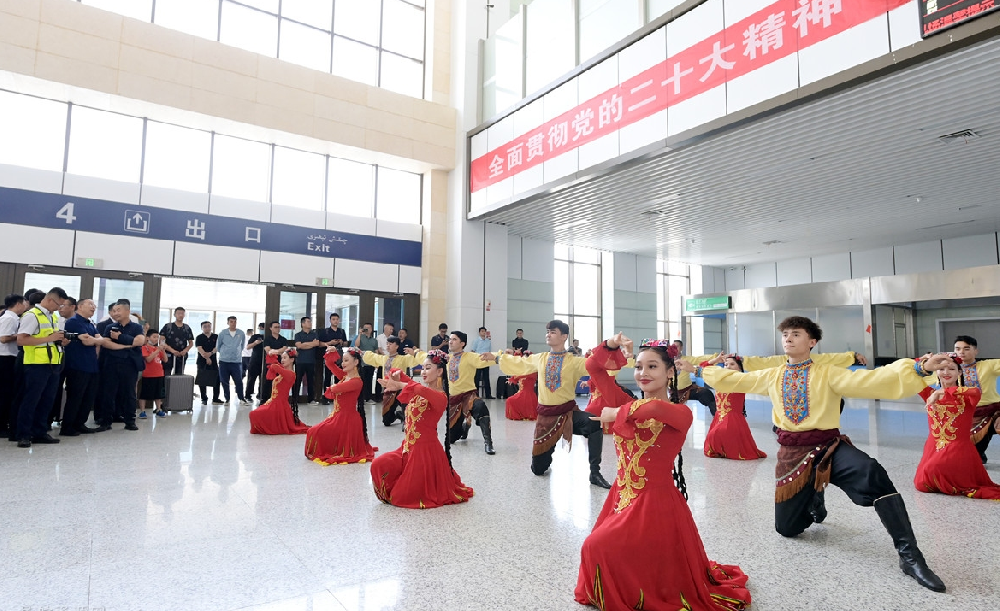 国航成功首航北京-和田直飞航线