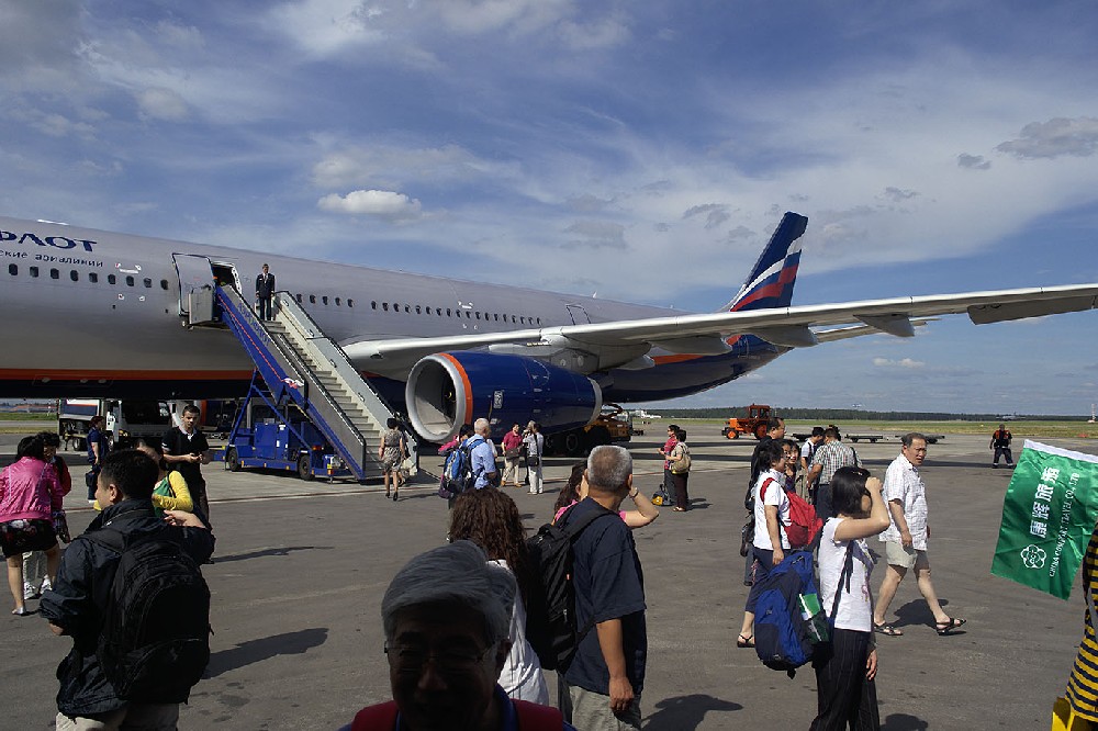 俄媒：短暂暂停后 莫斯科机场恢复运营