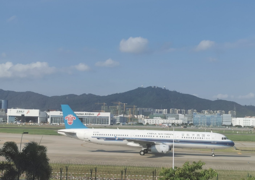 深夜通报！“出现一不明升空物”，多航班延误