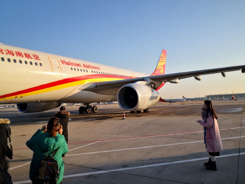 起飞约35分钟突然调头，深圳直飞成都一航班紧急备降广州