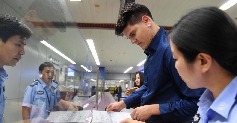 吴玺司长出席第133届广交会新闻发布会介绍：便利外籍商务人士来华举措