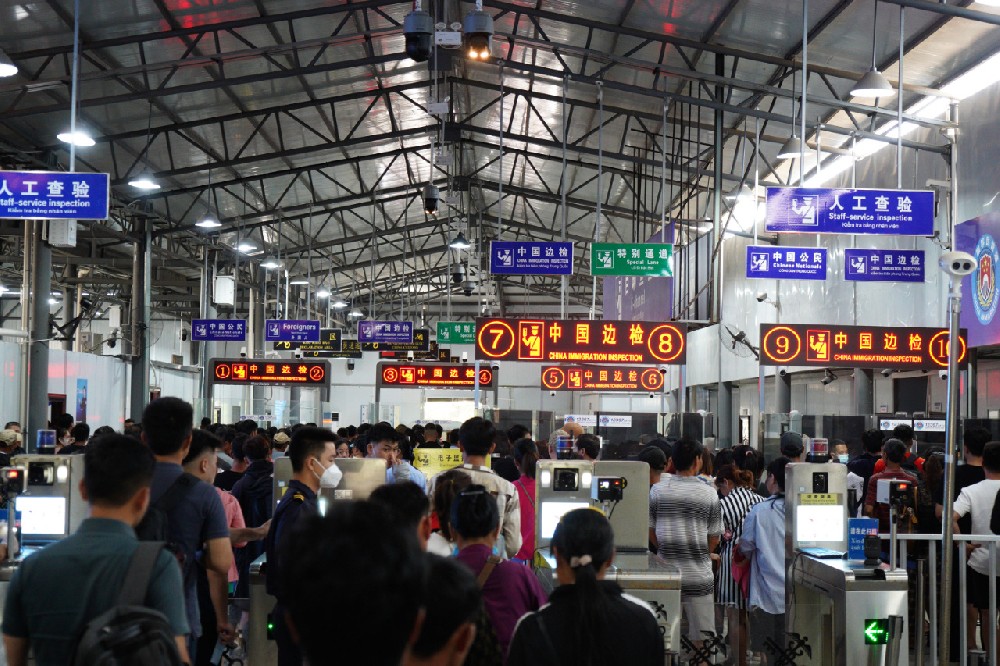 国家移民管理局：端午节期间日均132.1万人次出入境