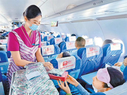 端午假期国内航班量同比增长159%，国际及地区航班量同比增长1835%