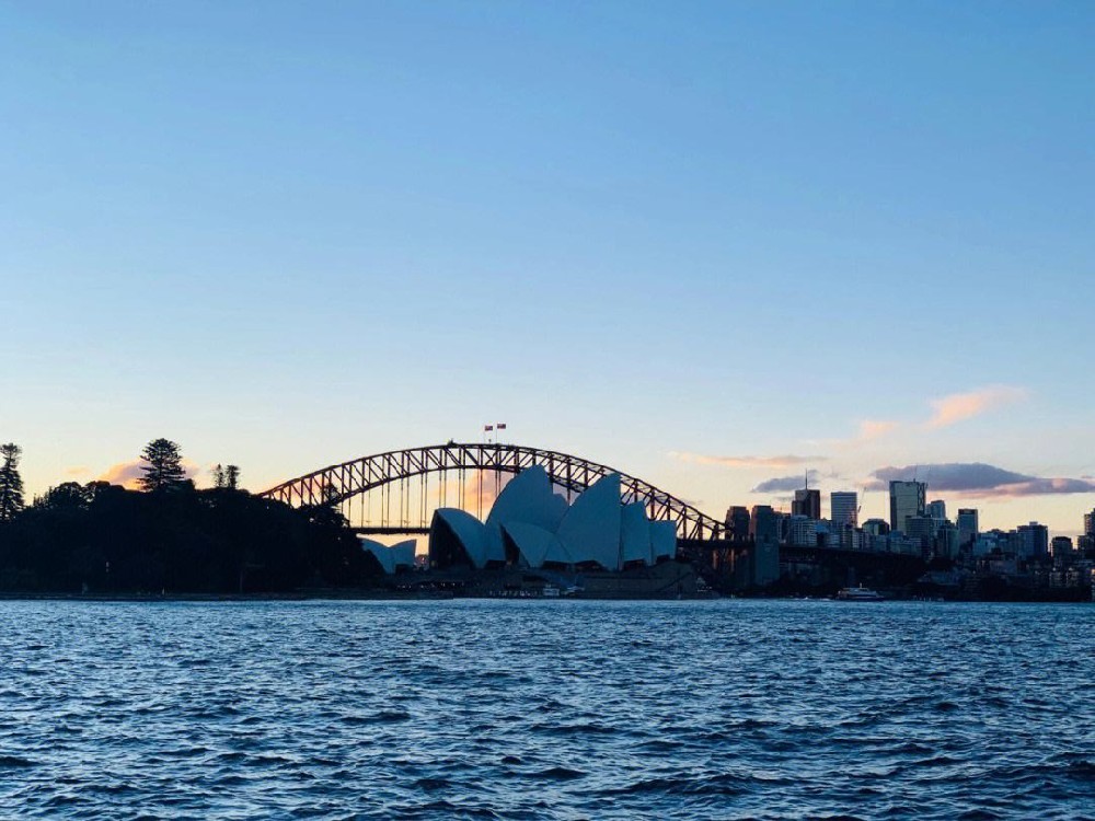 关于暂时免采部分赴华签证申请人指纹的通知