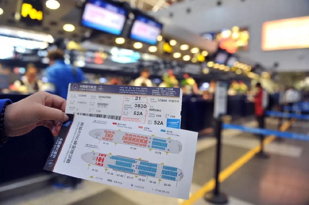 春节假期消息公布半小时 上海、长沙现第一波购票旅客